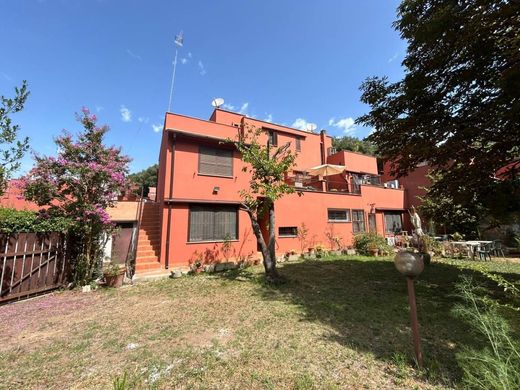 Villa a Roma, Lazio