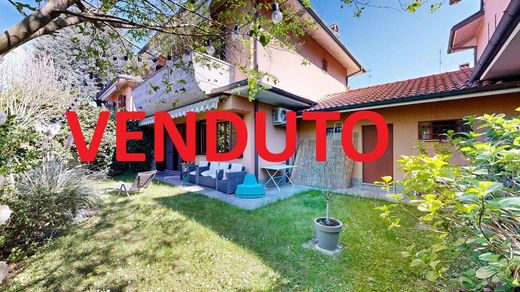 Villa in Cornaredo, Milan