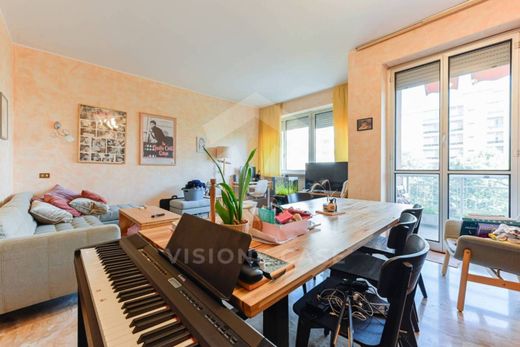 Apartment / Etagenwohnung in Opera, Mailand