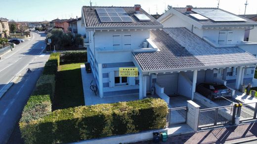 Villa in Valeggio sul Mincio, Provincia di Verona