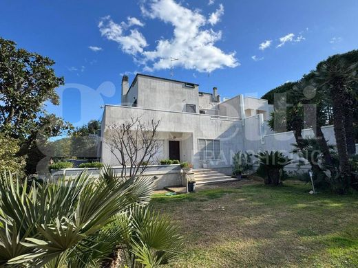 Villa a Bari, Puglia