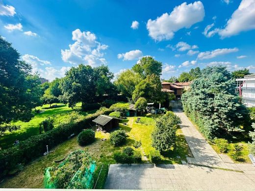 Villa a Trezzano sul Naviglio, Milano