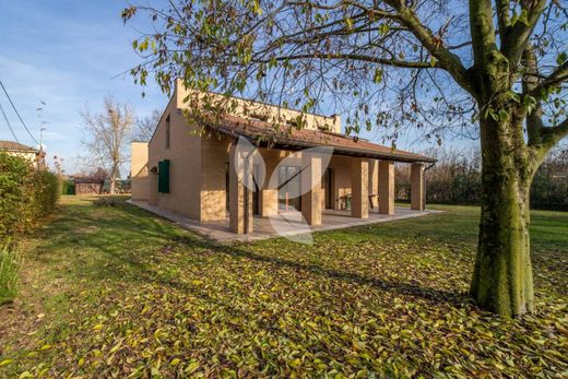 Willa w Montechiarugolo, Provincia di Parma