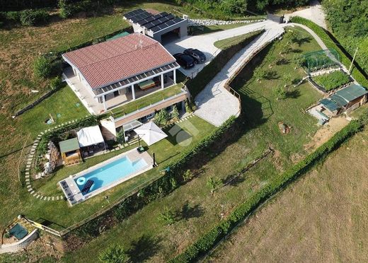 Villa in Brione, Provincia di Brescia