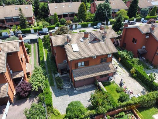 Villa in San Donato Milanese, Città metropolitana di Milano