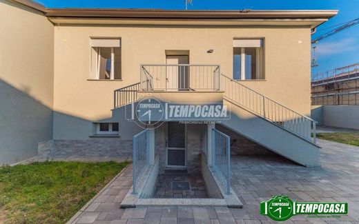 Villa a Bareggio, Milano