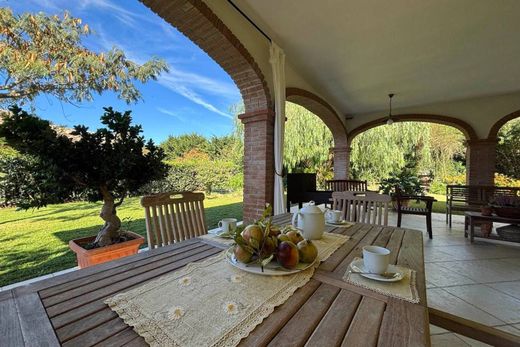 Villa - Piombino, Provincia di Livorno