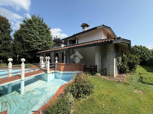 Villa in Pandino, Provincia di Cremona