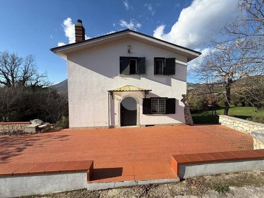 Villa in Montesarchio, Provincia di Benevento