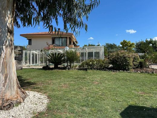 Вилла, Montaquila, Provincia di Isernia