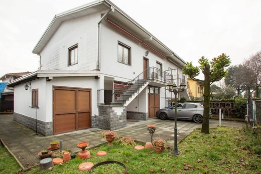 Villa in San Giuliano Milanese, Milan