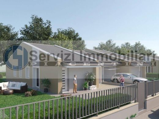 Villa in Podenzano, Provincia di Piacenza