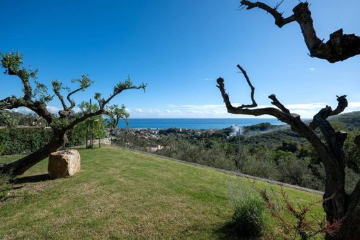 Villa Pietra Ligure, Savona ilçesinde