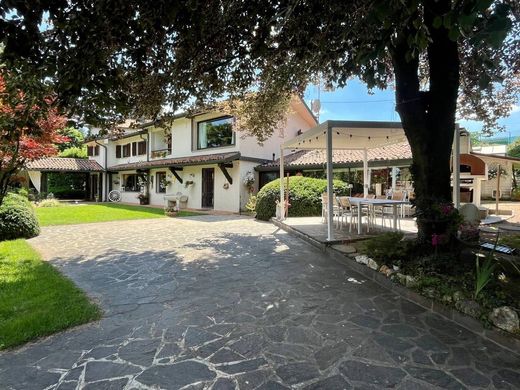 Villa - Imbersago, Provincia di Lecco