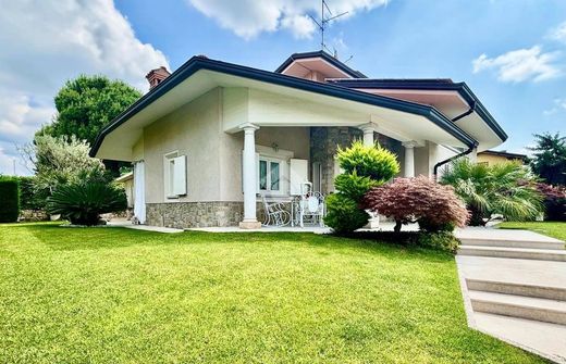 Willa w Rodengo-Saiano, Provincia di Brescia