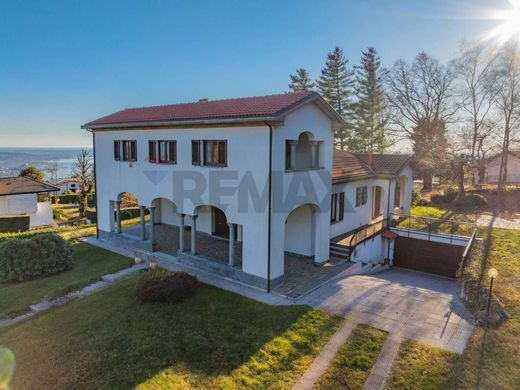 Villa en Nebbiuno, Provincia di Novara