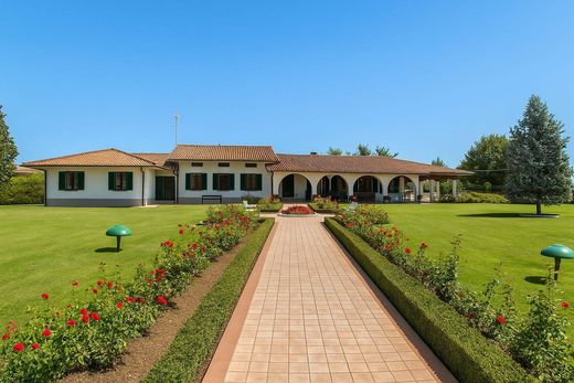 Villa in Aquileia, Udine