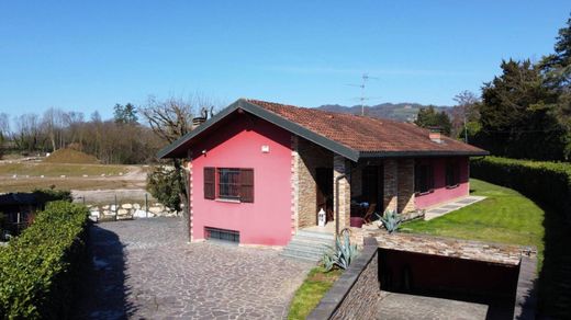 Villa in Mapello, Provincia di Bergamo
