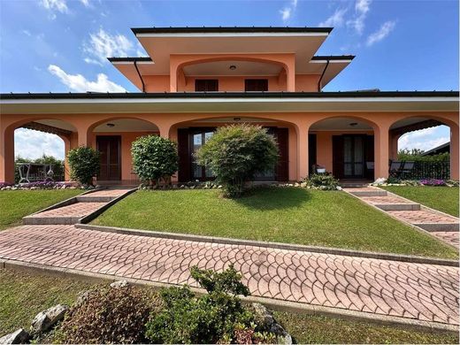 Villa in Marano Ticino, Provincia di Novara