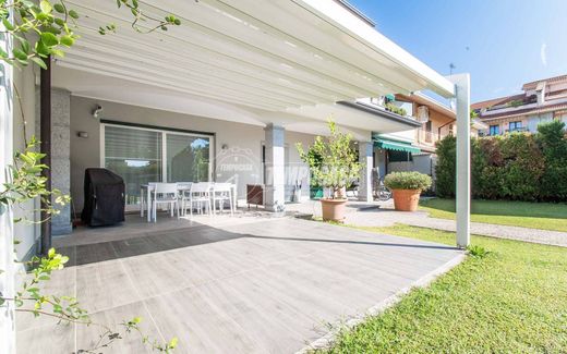 Villa - Olgiate Olona, Provincia di Varese