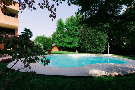 Villa in Bernareggio, Provincia di Monza e della Brianza