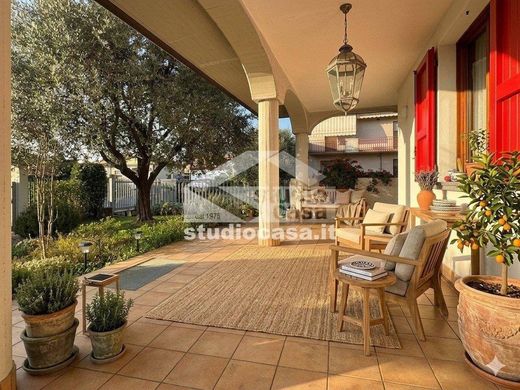 Villa a Terno d'Isola, Bergamo