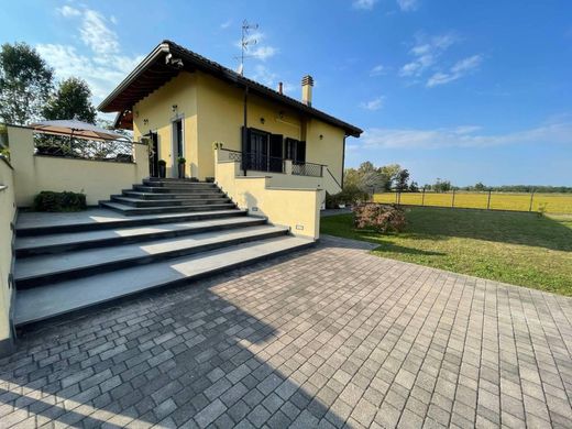 Villa in Gaggiano, Città metropolitana di Milano