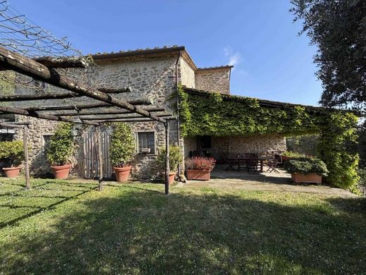 Köy evi Serravalle Pistoiese, Pistoia ilçesinde