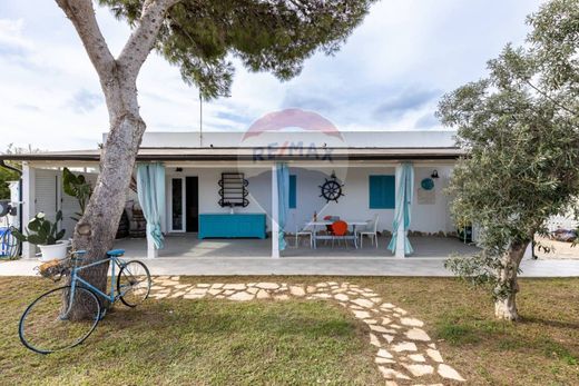 Villa en Sant'Anna Arresi, Provincia del Sud Sardegna