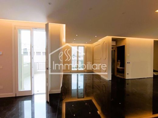 Penthouse Empoli, Firenze ilçesinde