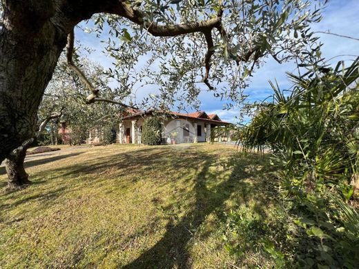 Villa in Adro, Provincia di Brescia