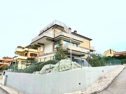 Villa a Fabriano, Ancona