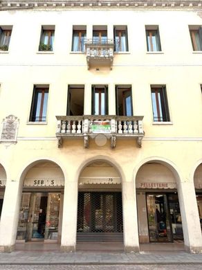 Appartamento a Treviso, Veneto