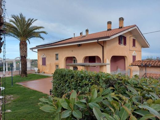 Villa in Trecastelli, Provincia di Ancona