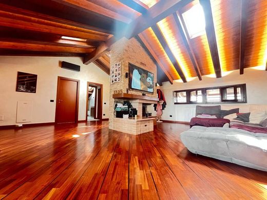 Ático en Abbiategrasso, Milán