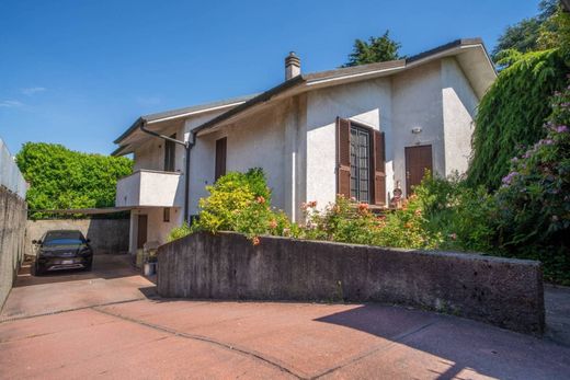 Villa - Macherio, Provincia di Monza e della Brianza