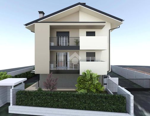 Villa in Bareggio, Milan