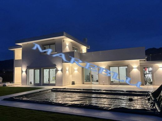 Villa Pietrasanta, Lucca ilçesinde