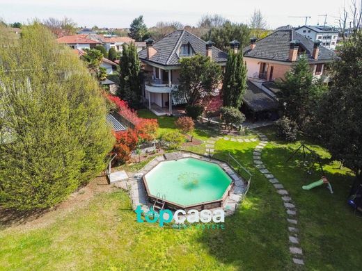 Villa en Busto Arsizio, Provincia di Varese
