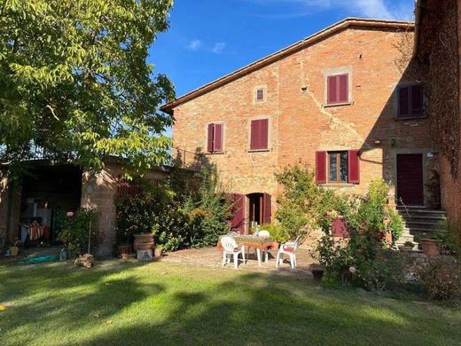 Country House in Marciano della Chiana, Province of Arezzo