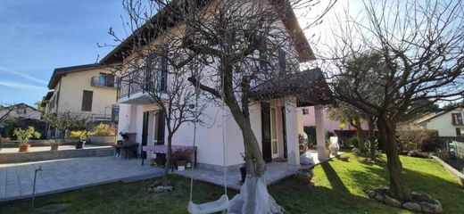 Villa in Viggiù, Provincia di Varese