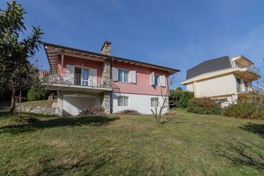 Villa in Nebbiuno, Provincia di Novara
