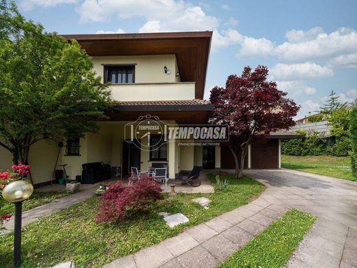 Villa in Villasanta, Province of Monza and Brianza