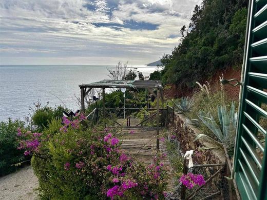 아파트 / Rio Marina, Provincia di Livorno