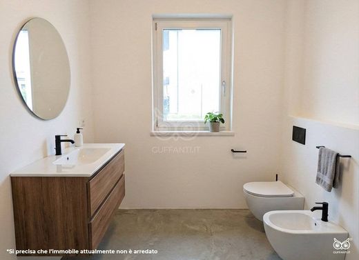 Villa in Bizzarone, Provincia di Como