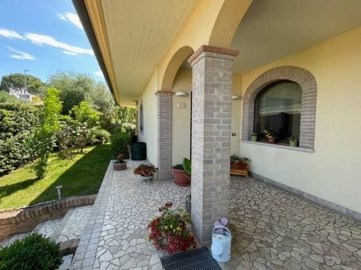 Villa - Silvi, Provincia di Teramo