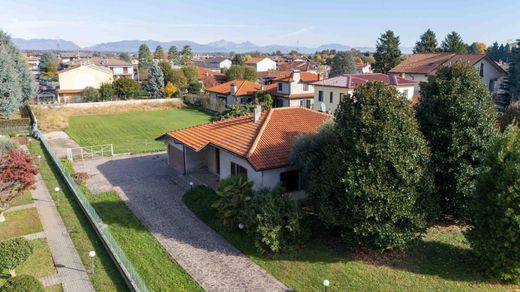 Villa in Cislago, Provincia di Varese