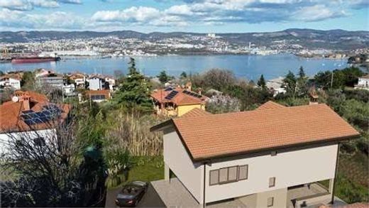 Villa a Muggia, Trieste