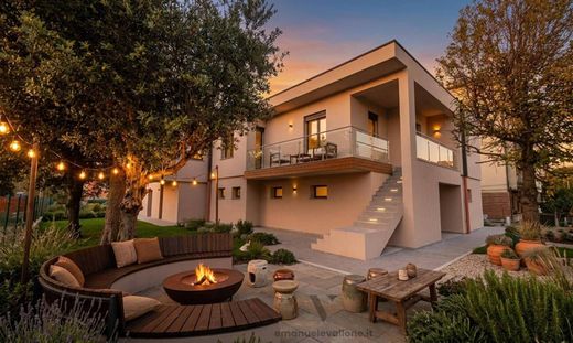 Villa in Formigine, Provincia di Modena