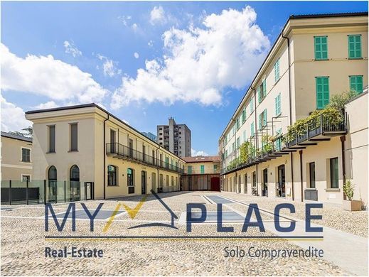 Apartment / Etagenwohnung in Lecco, Provincia di Lecco